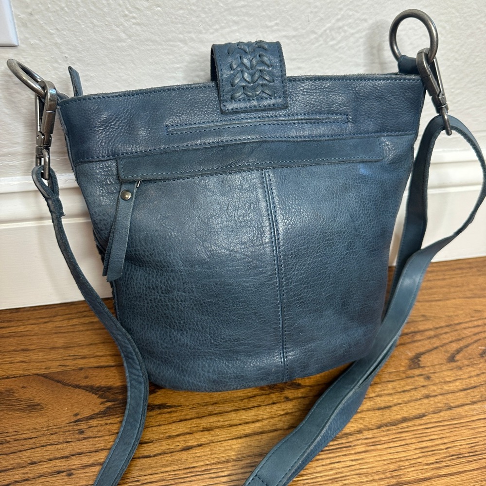 Latico Nel Blue Pebbled Leather Crossbody Bucket Bag Braided Tassel Rare - Picture 5 of 6